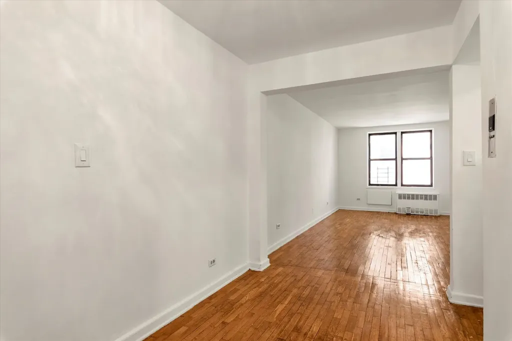 141-05 Pershing Crescent Briarwood NY 11435
