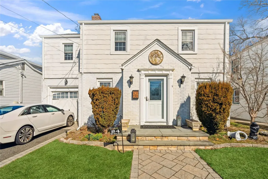 84 W Milton Street Freeport NY 11520