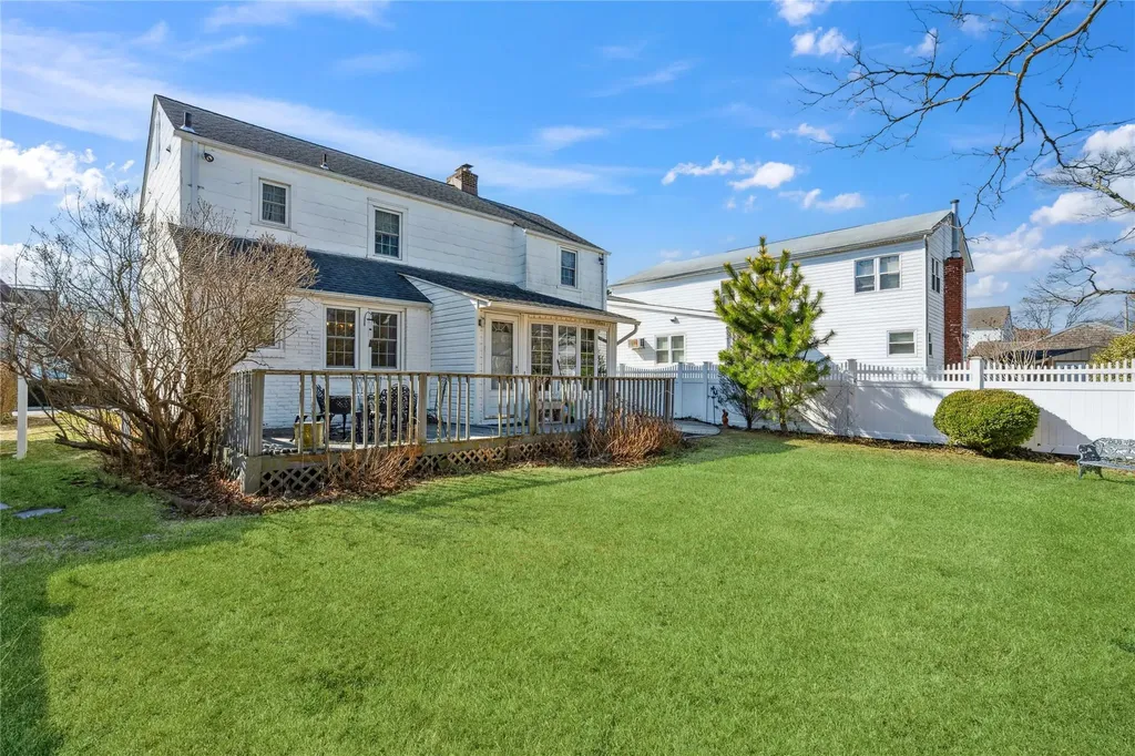 84 W Milton Street Freeport NY 11520