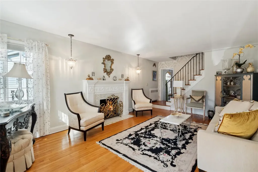 84 W Milton Street Freeport NY 11520
