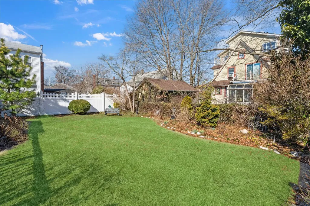 84 W Milton Street Freeport NY 11520