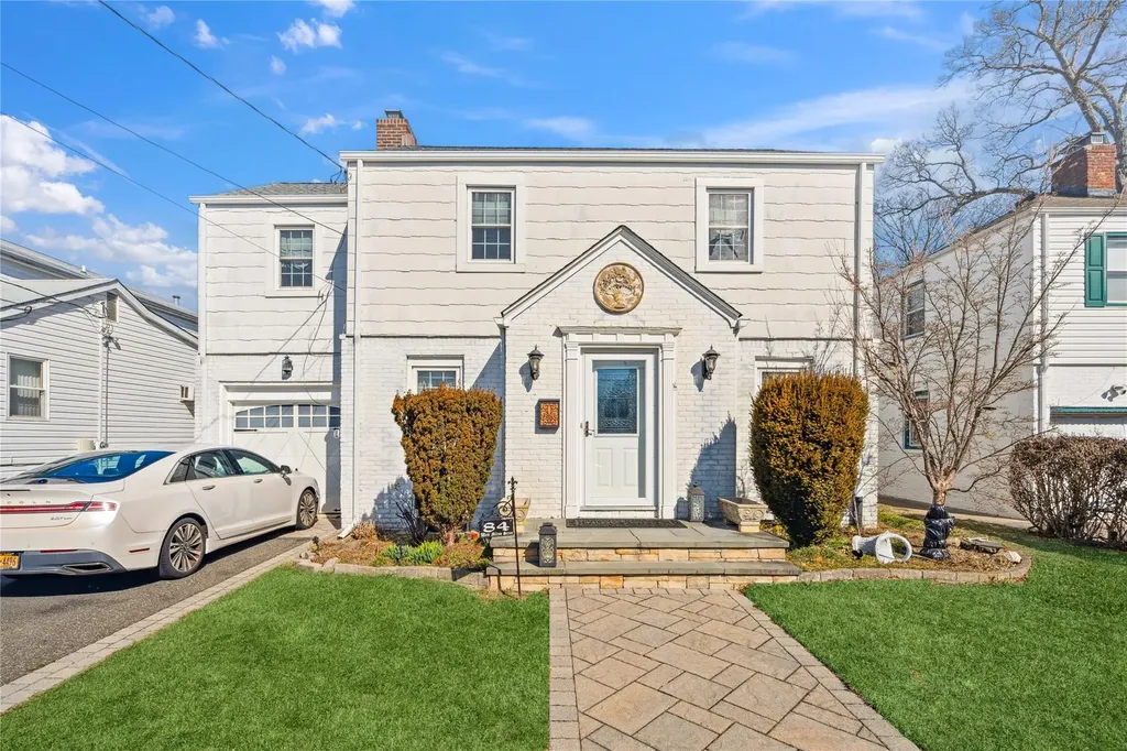 84 W Milton Street Freeport NY 11520