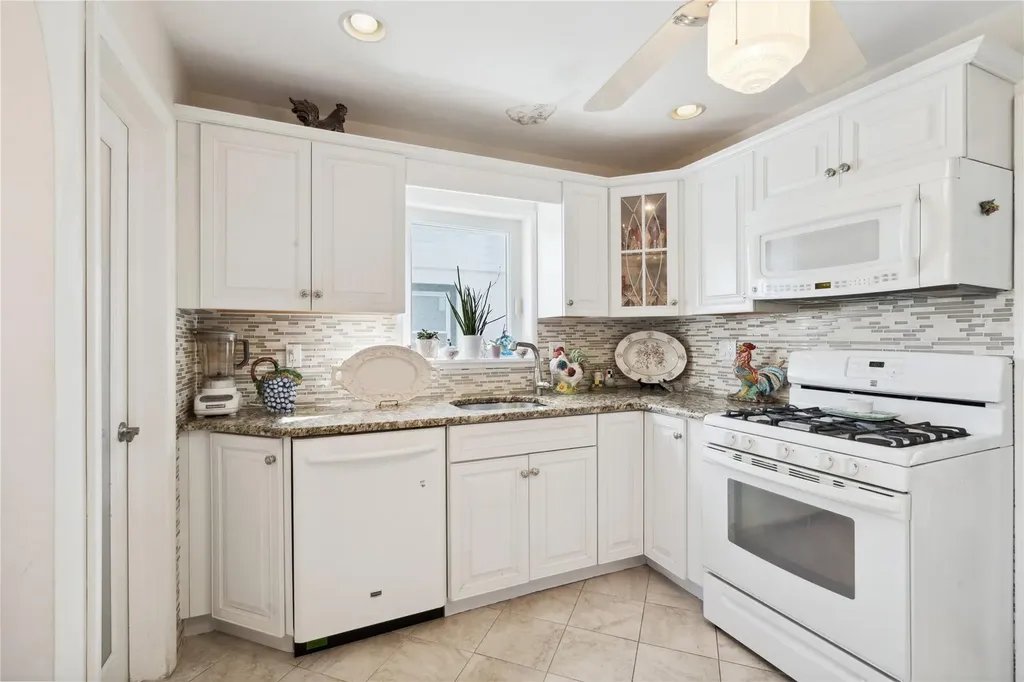 84 W Milton Street Freeport NY 11520