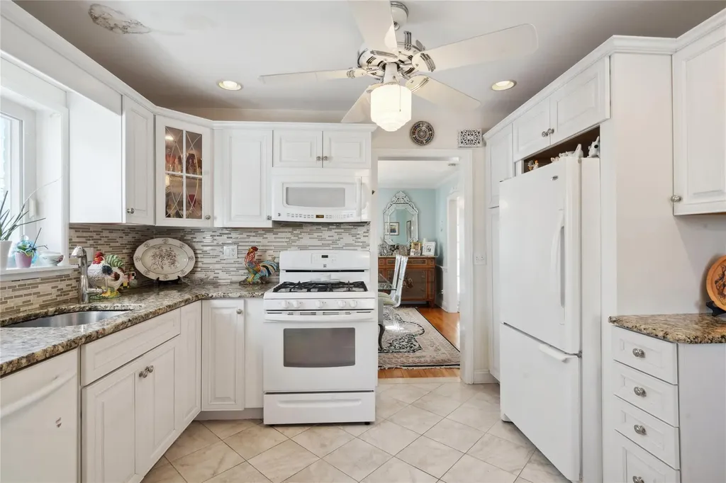 84 W Milton Street Freeport NY 11520