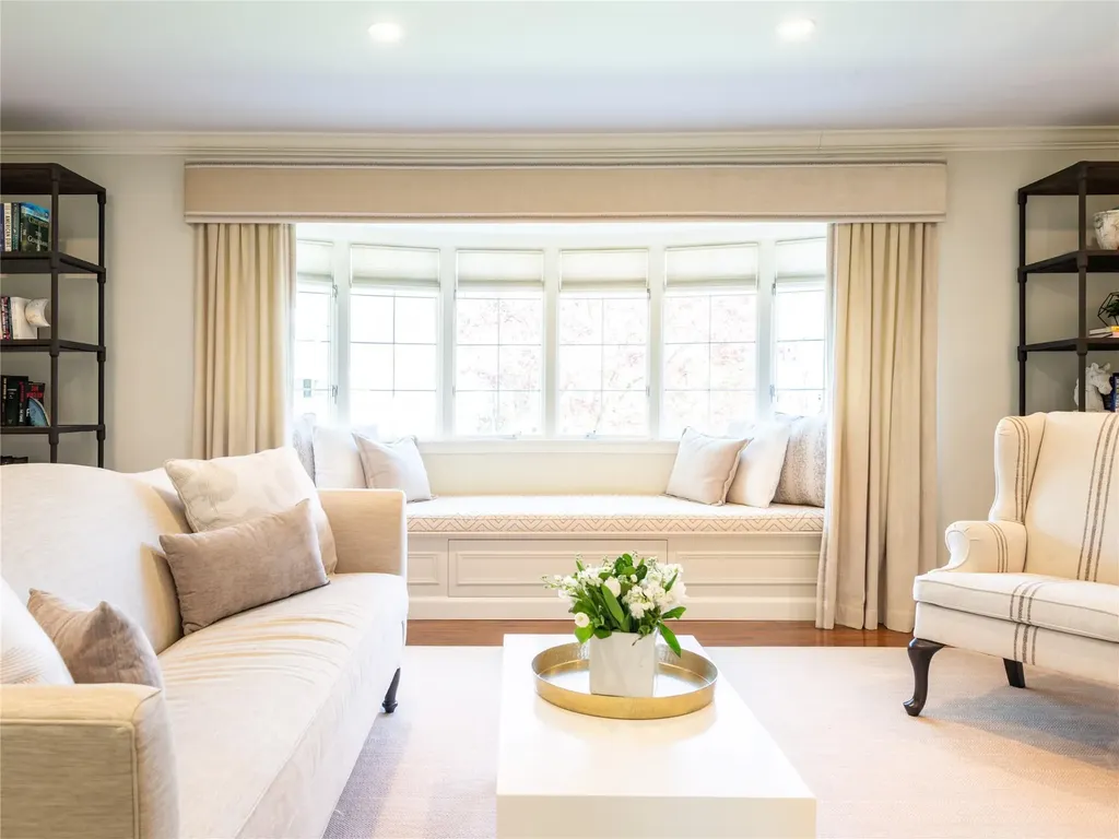 812 Hunt Lane Manhasset NY 11030