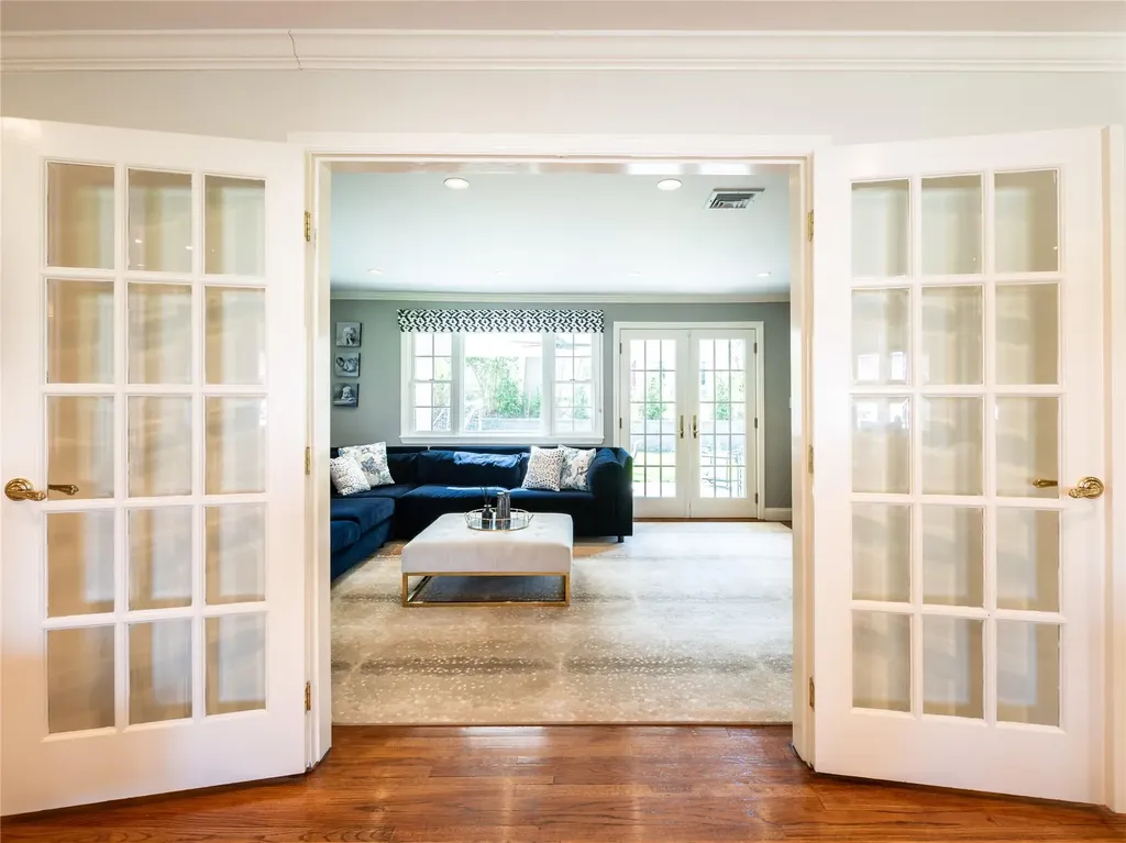 812 Hunt Lane Manhasset NY 11030