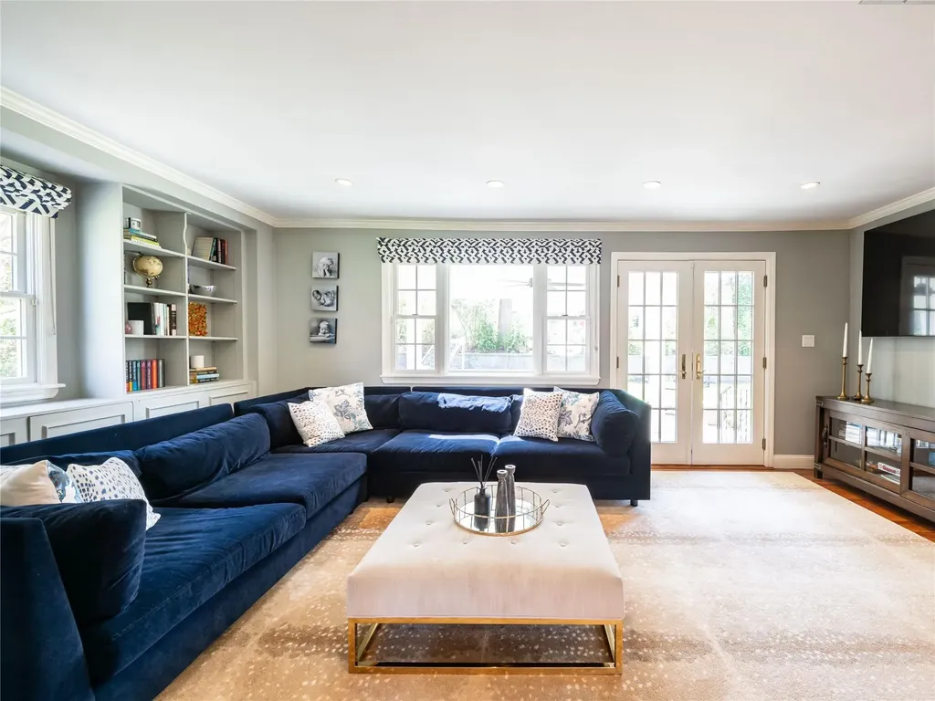 812 Hunt Lane Manhasset NY 11030