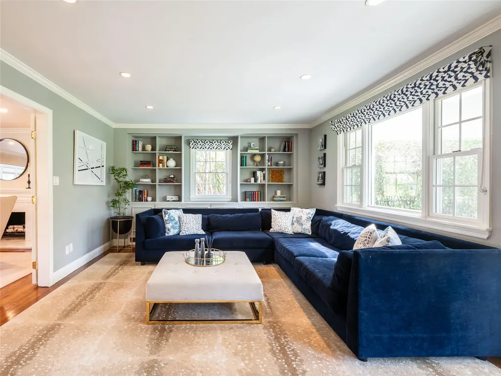 812 Hunt Lane Manhasset NY 11030