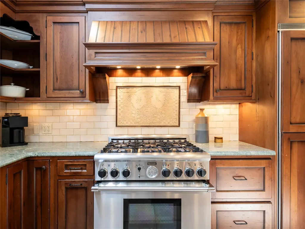 812 Hunt Lane Manhasset NY 11030