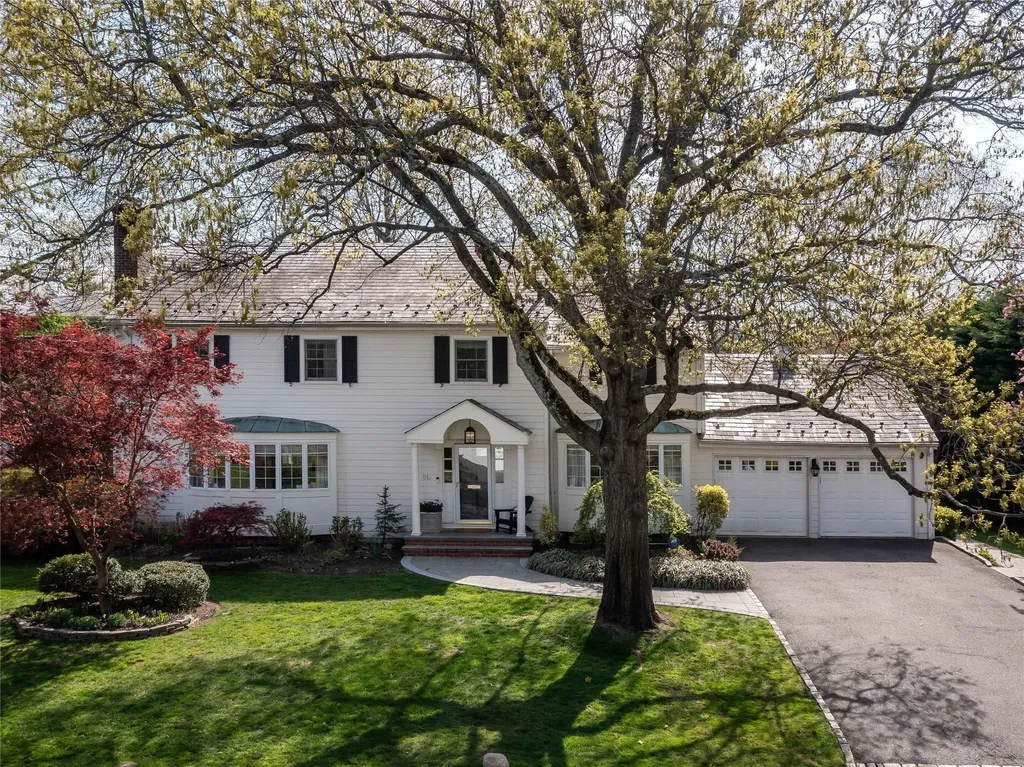 812 Hunt Lane Manhasset NY 11030