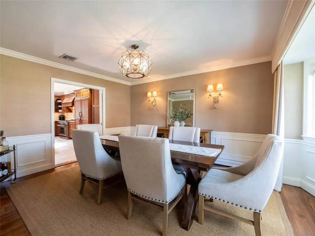 812 Hunt Lane Manhasset NY 11030