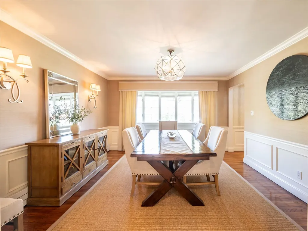 812 Hunt Lane Manhasset NY 11030
