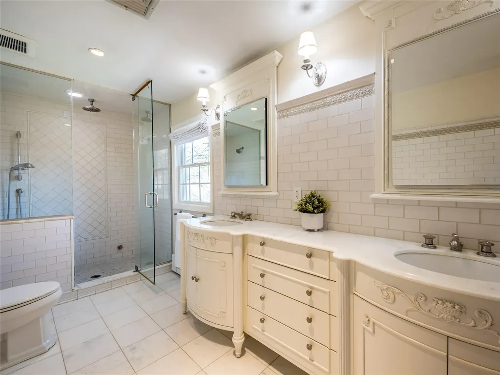 812 Hunt Lane Manhasset NY 11030