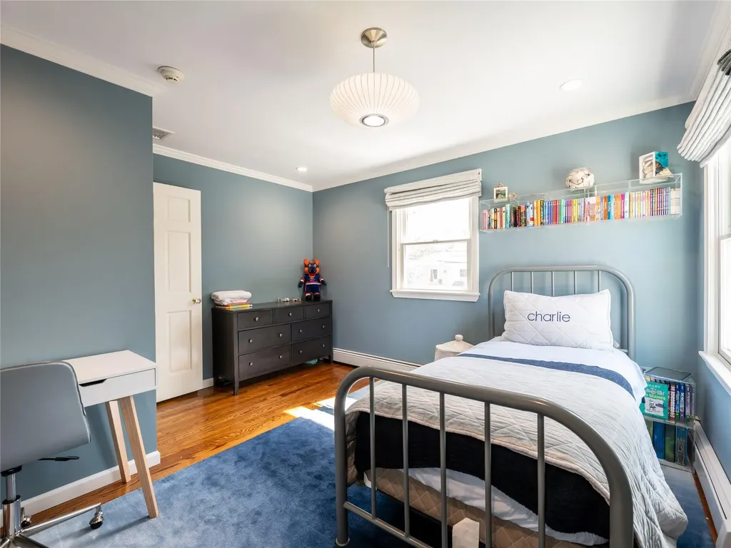 812 Hunt Lane Manhasset NY 11030