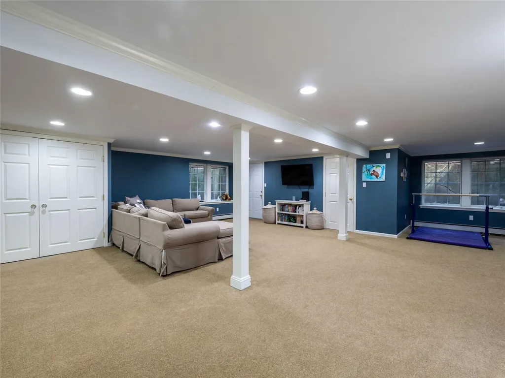 812 Hunt Lane Manhasset NY 11030