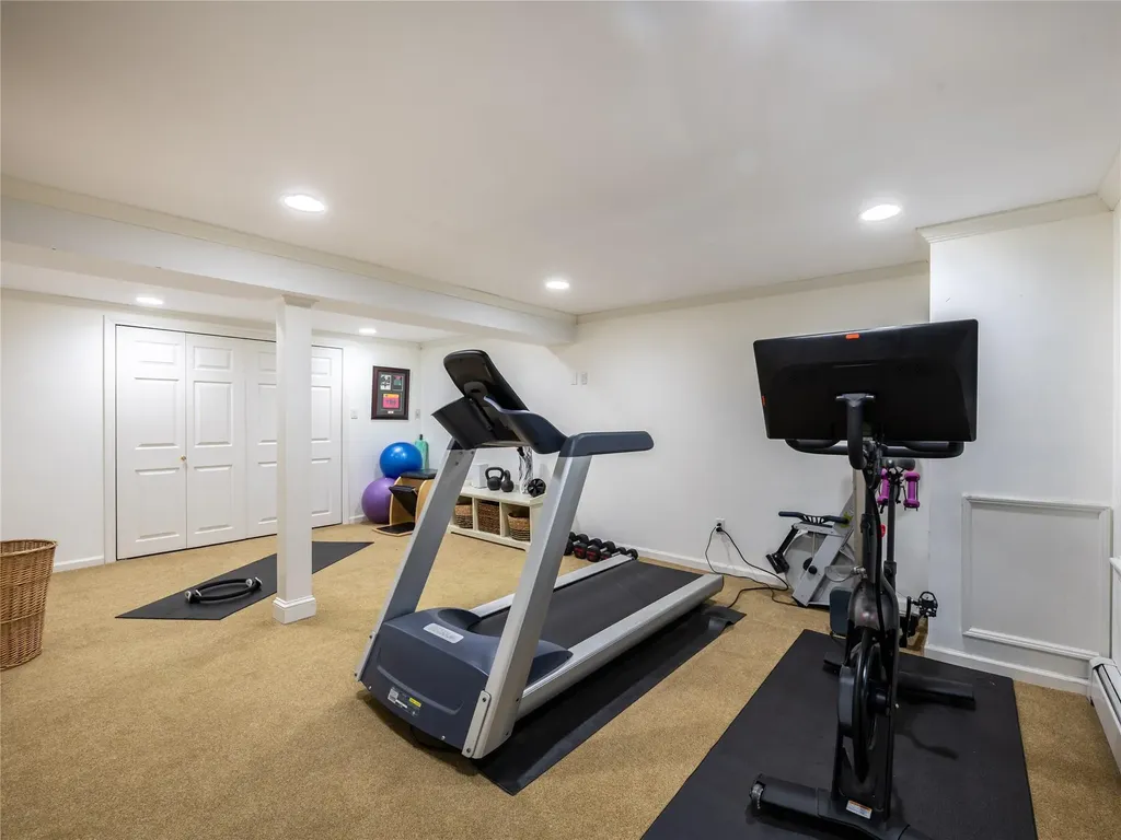 812 Hunt Lane Manhasset NY 11030