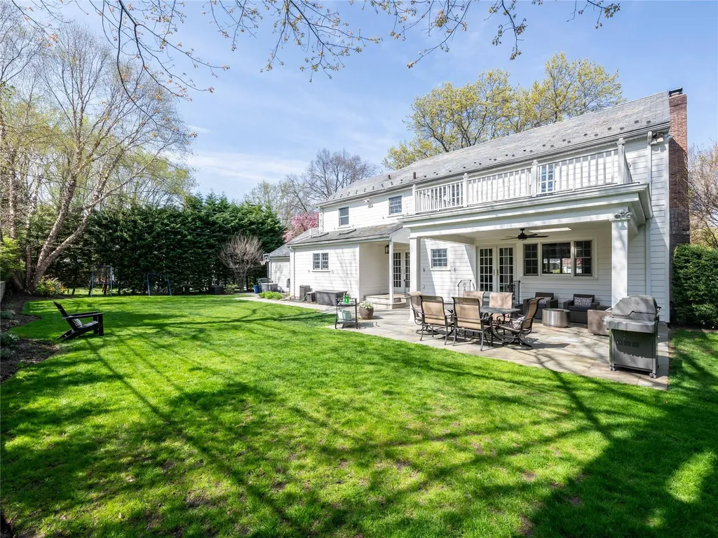 812 Hunt Lane Manhasset NY 11030
