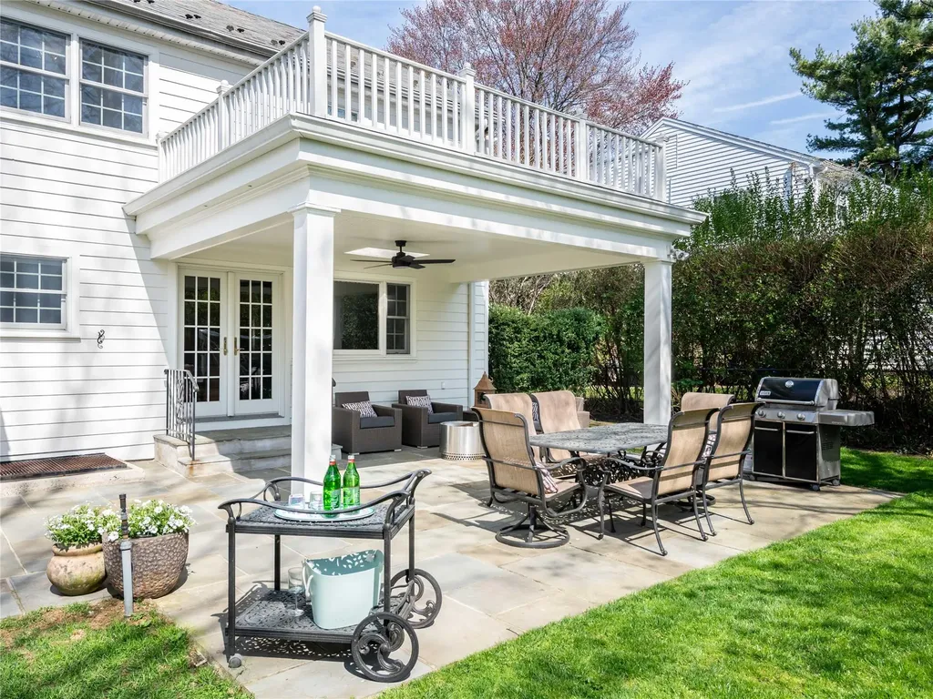 812 Hunt Lane Manhasset NY 11030
