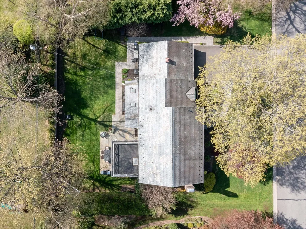 812 Hunt Lane Manhasset NY 11030