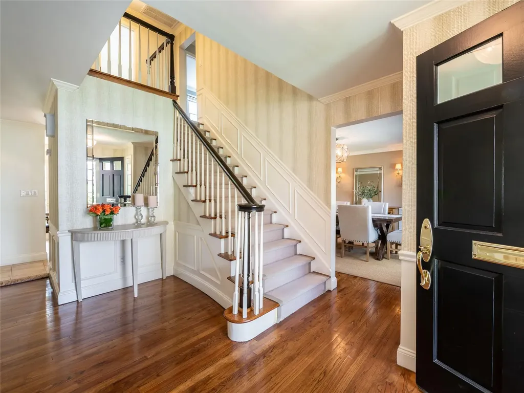 812 Hunt Lane Manhasset NY 11030