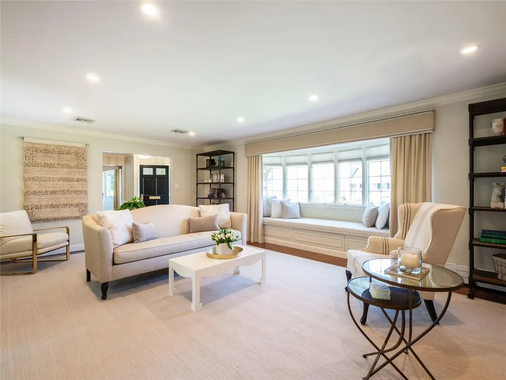 812 Hunt Lane Manhasset NY 11030