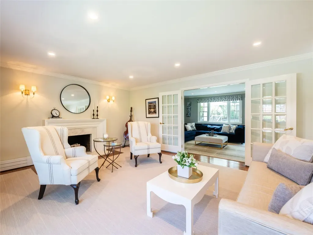 812 Hunt Lane Manhasset NY 11030