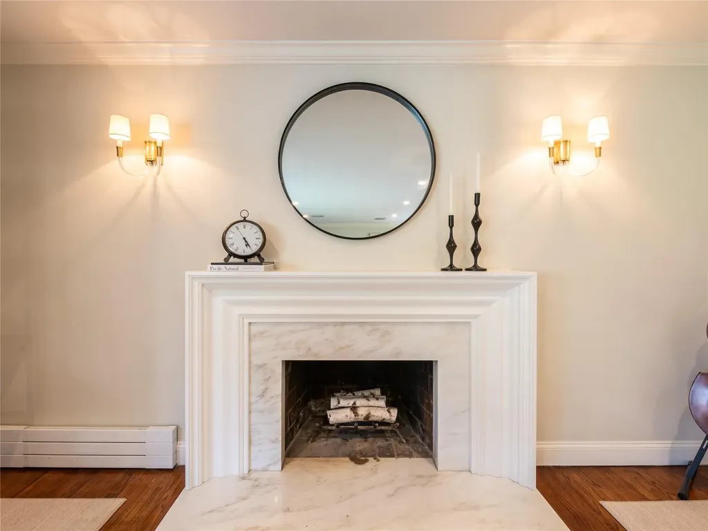 812 Hunt Lane Manhasset NY 11030
