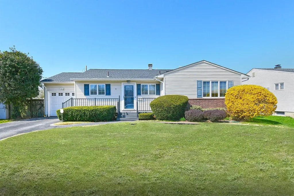 8 Gordon Avenue Plainview NY 11803