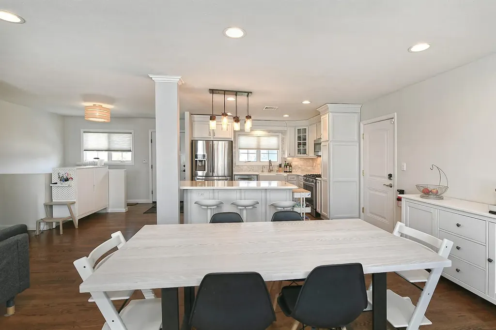 8 Gordon Avenue Plainview NY 11803