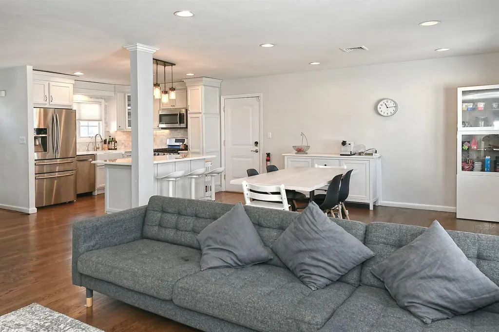 8 Gordon Avenue Plainview NY 11803