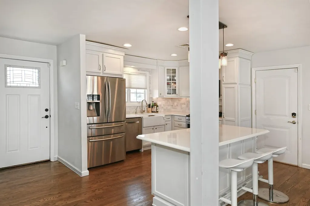 8 Gordon Avenue Plainview NY 11803