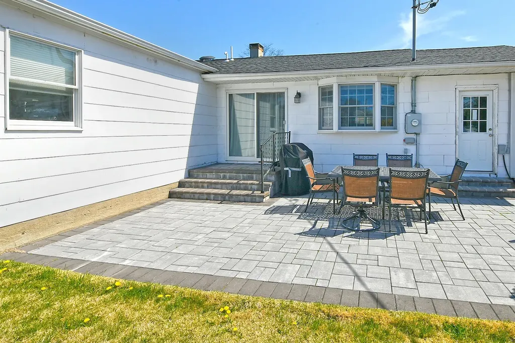 8 Gordon Avenue Plainview NY 11803