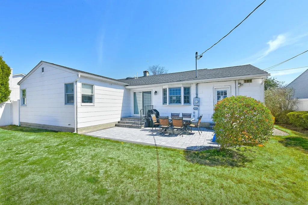 8 Gordon Avenue Plainview NY 11803
