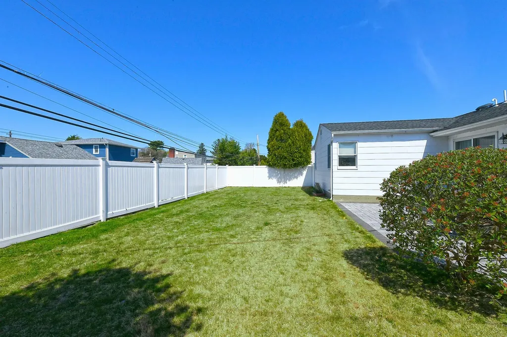 8 Gordon Avenue Plainview NY 11803