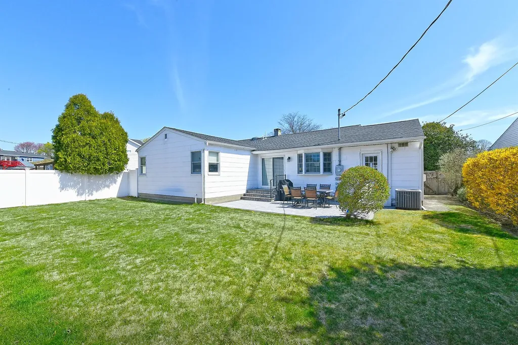 8 Gordon Avenue Plainview NY 11803