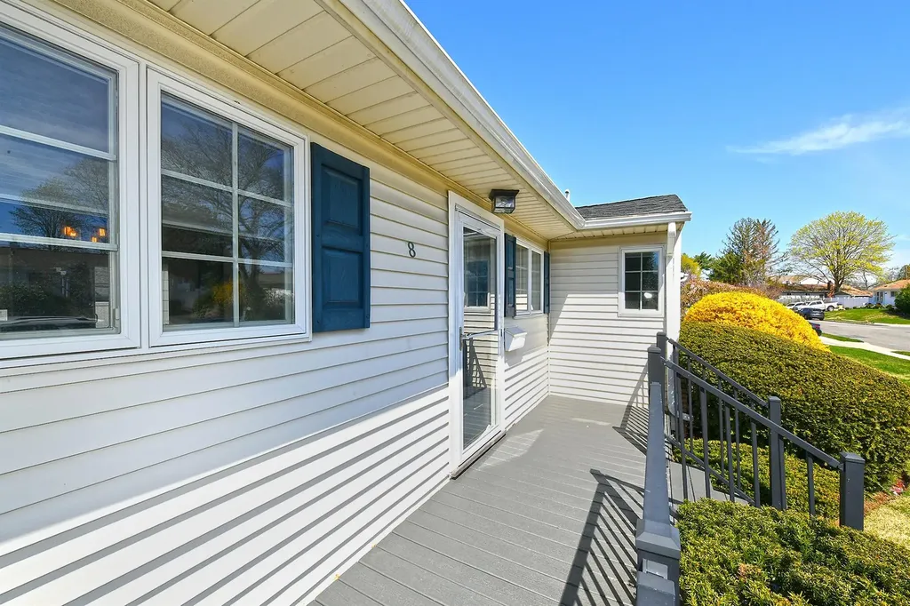 8 Gordon Avenue Plainview NY 11803