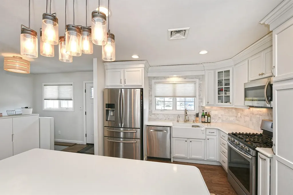 8 Gordon Avenue Plainview NY 11803