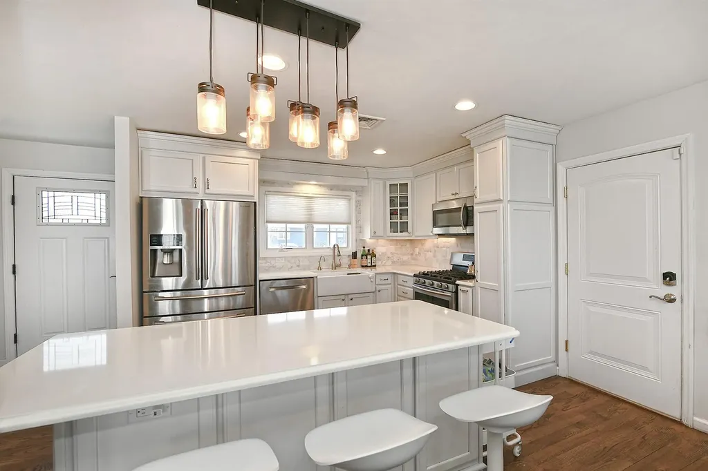 8 Gordon Avenue Plainview NY 11803