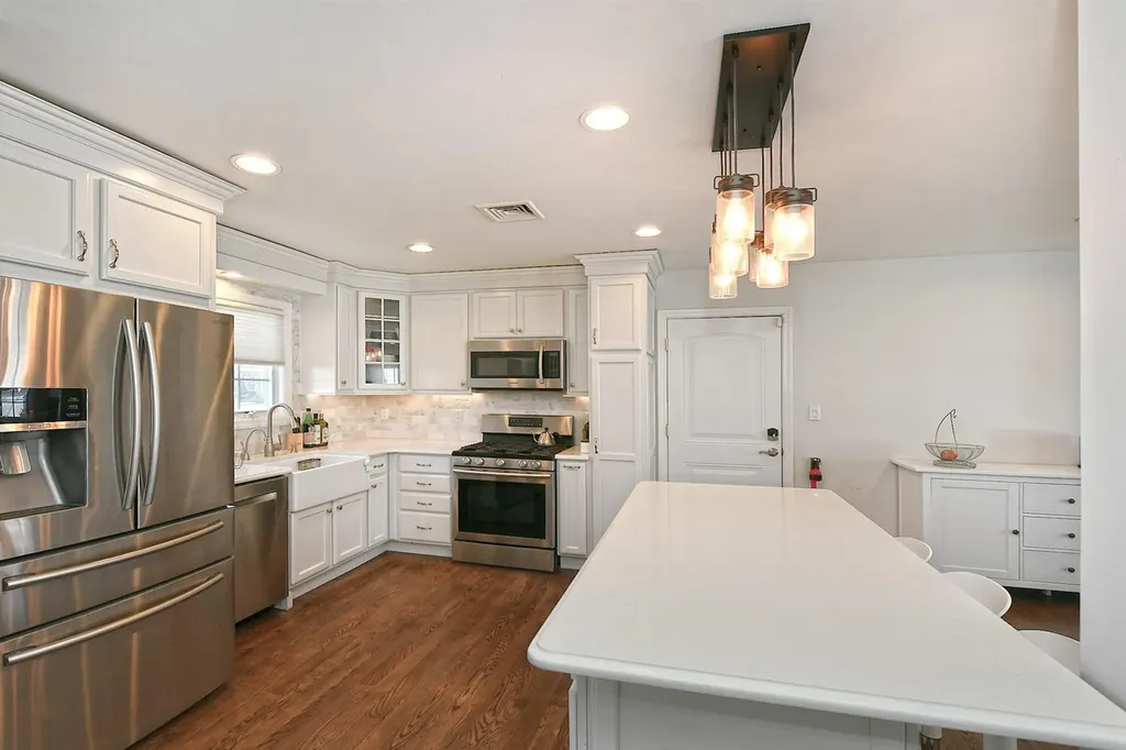 8 Gordon Avenue Plainview NY 11803