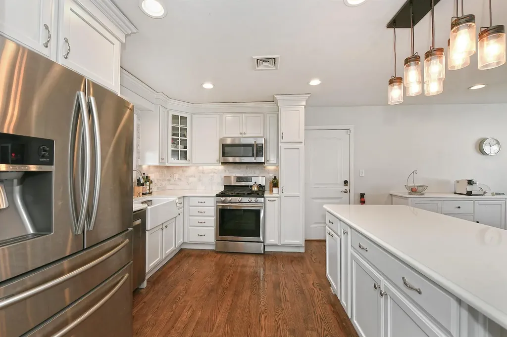 8 Gordon Avenue Plainview NY 11803