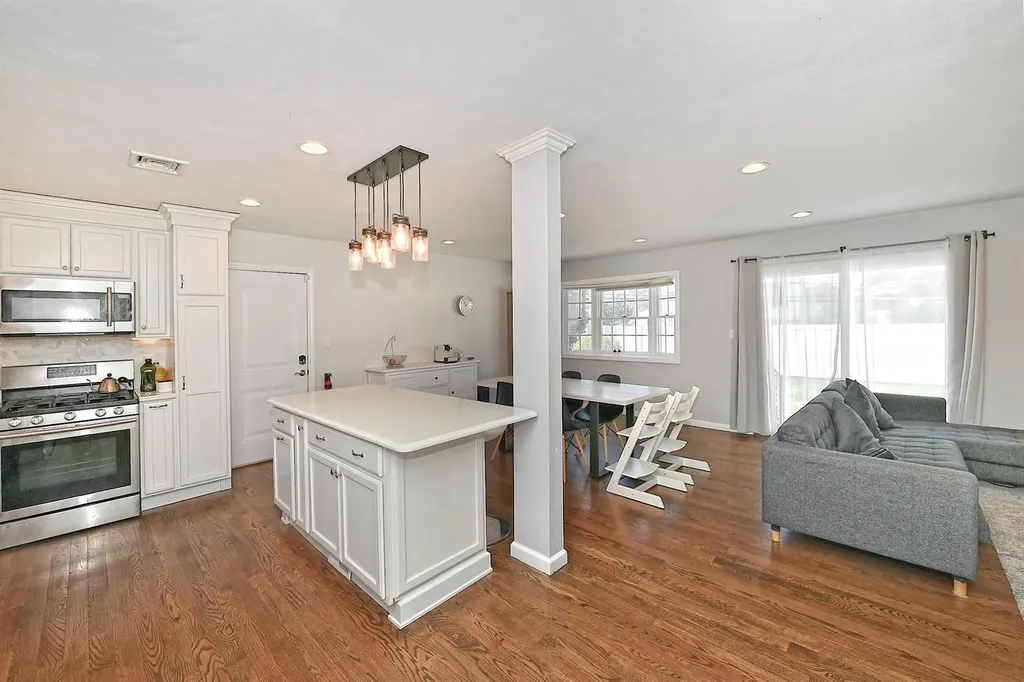 8 Gordon Avenue Plainview NY 11803
