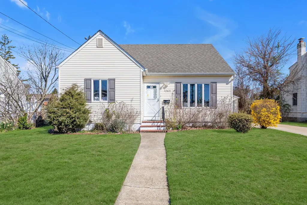 1263 Jackson Avenue Babylon NY 11757