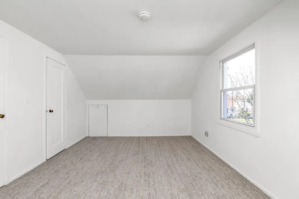 1263 Jackson Avenue Lindenhurst NY 11757