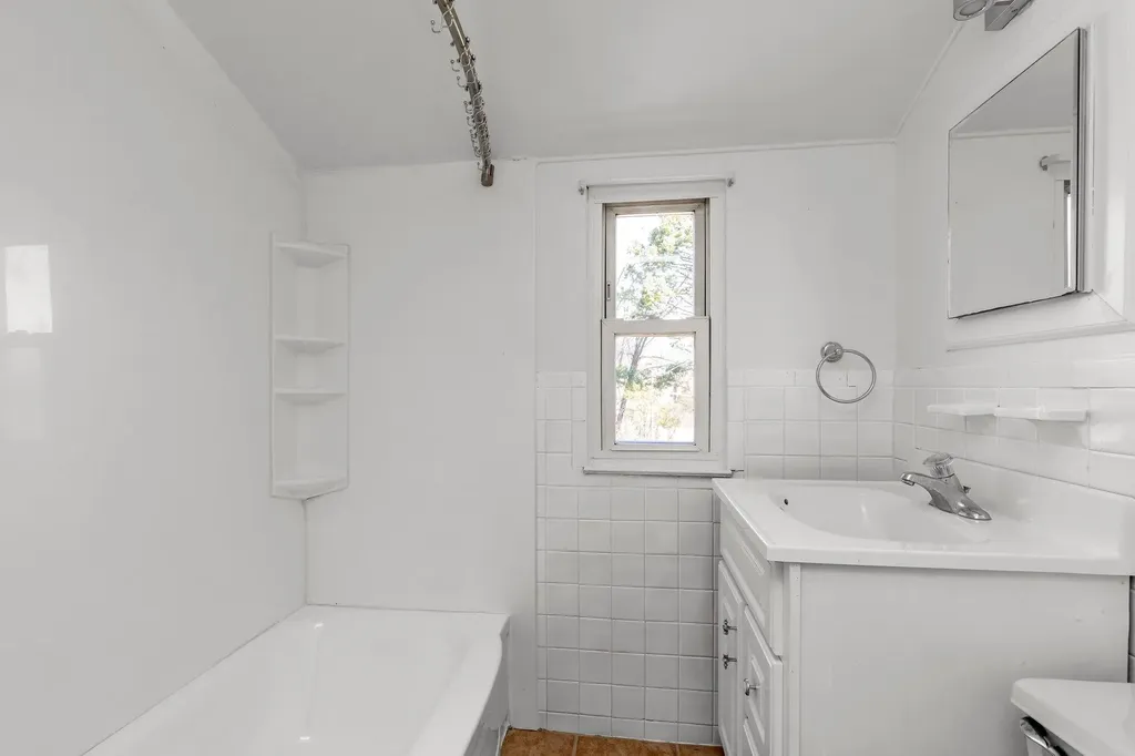 1263 Jackson Avenue Lindenhurst NY 11757