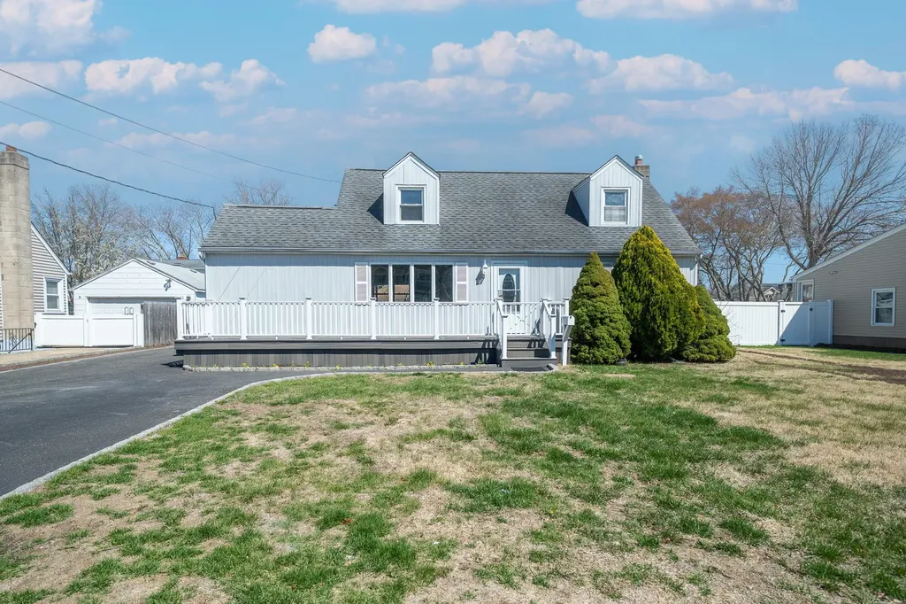 1067 Carll Drive Bay Shore NY 11706