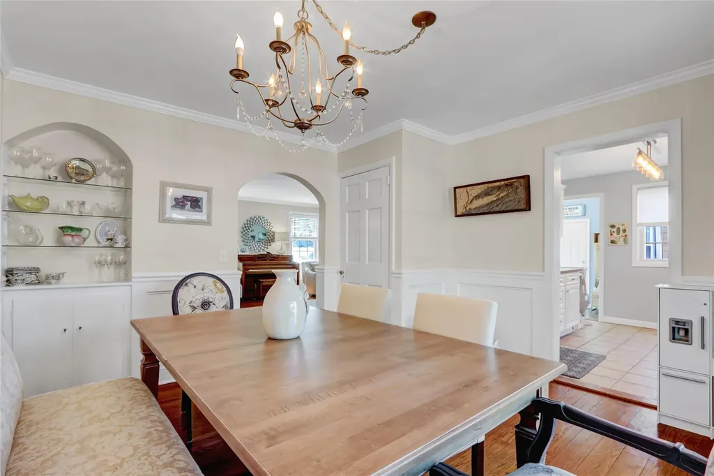 323 Montgomery Avenue West Babylon NY 11704