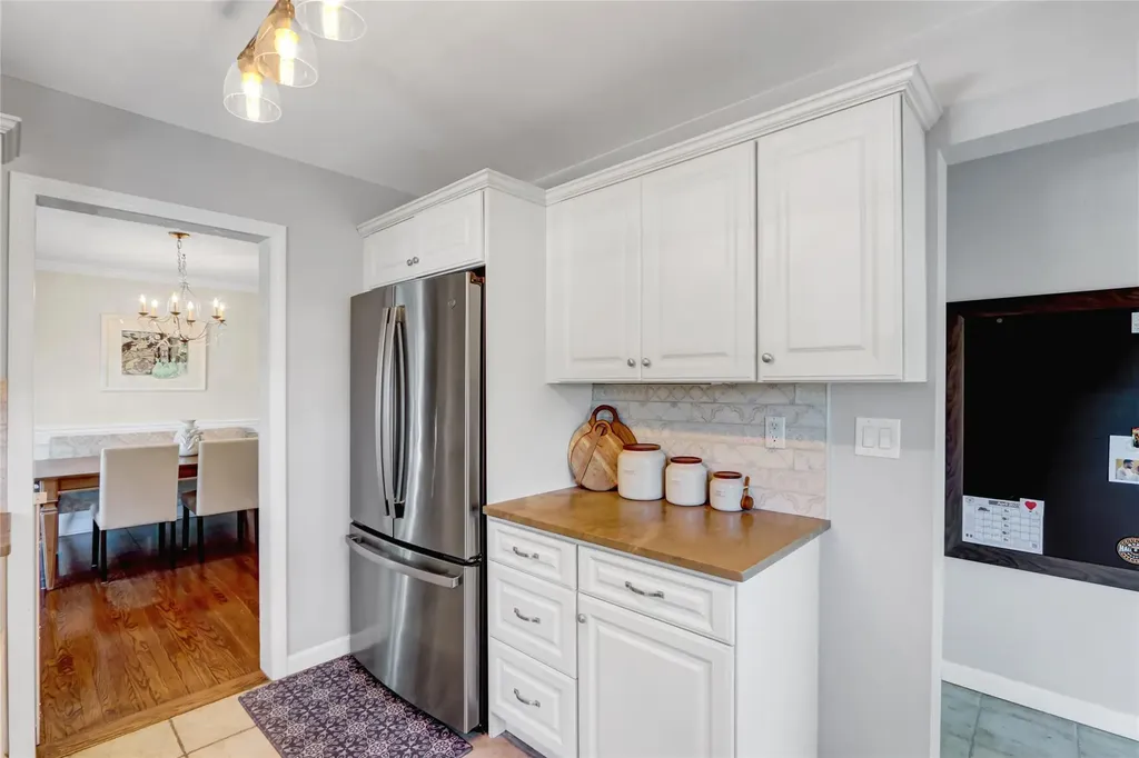 323 Montgomery Avenue West Babylon NY 11704