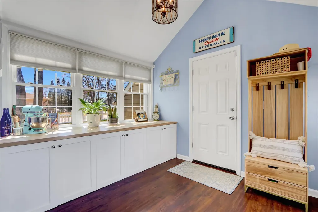 323 Montgomery Avenue West Babylon NY 11704