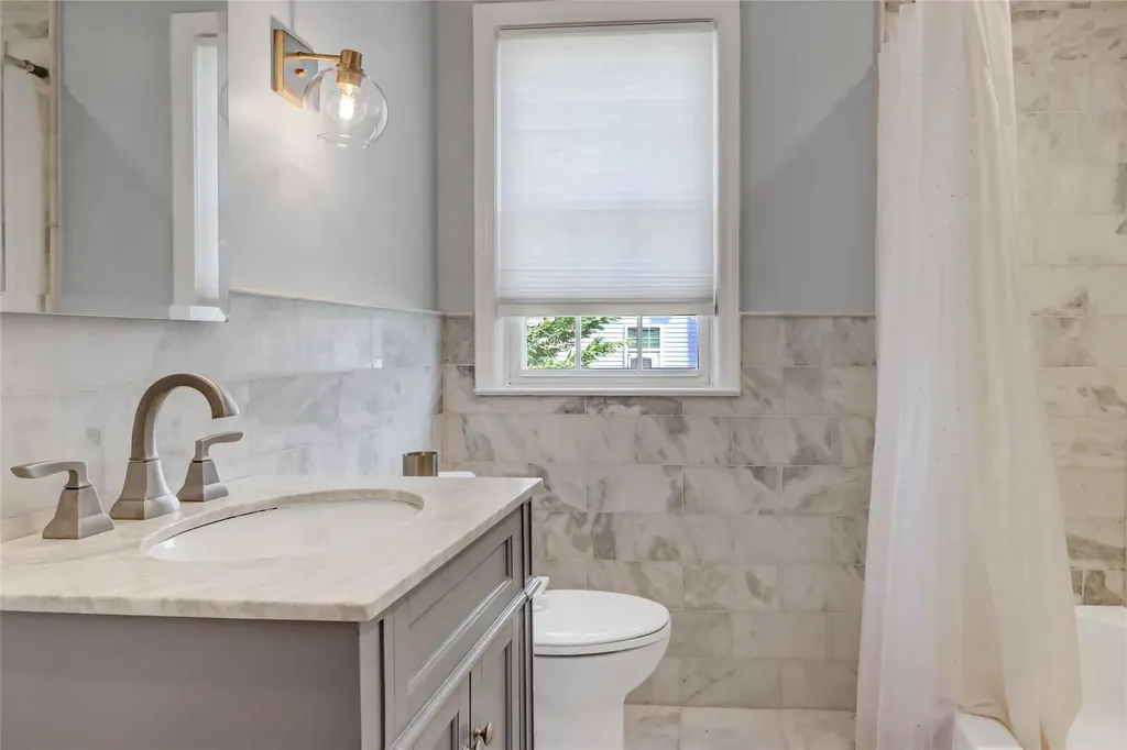 323 Montgomery Avenue West Babylon NY 11704