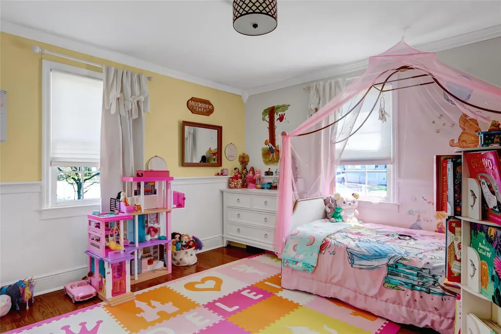 323 Montgomery Avenue West Babylon NY 11704